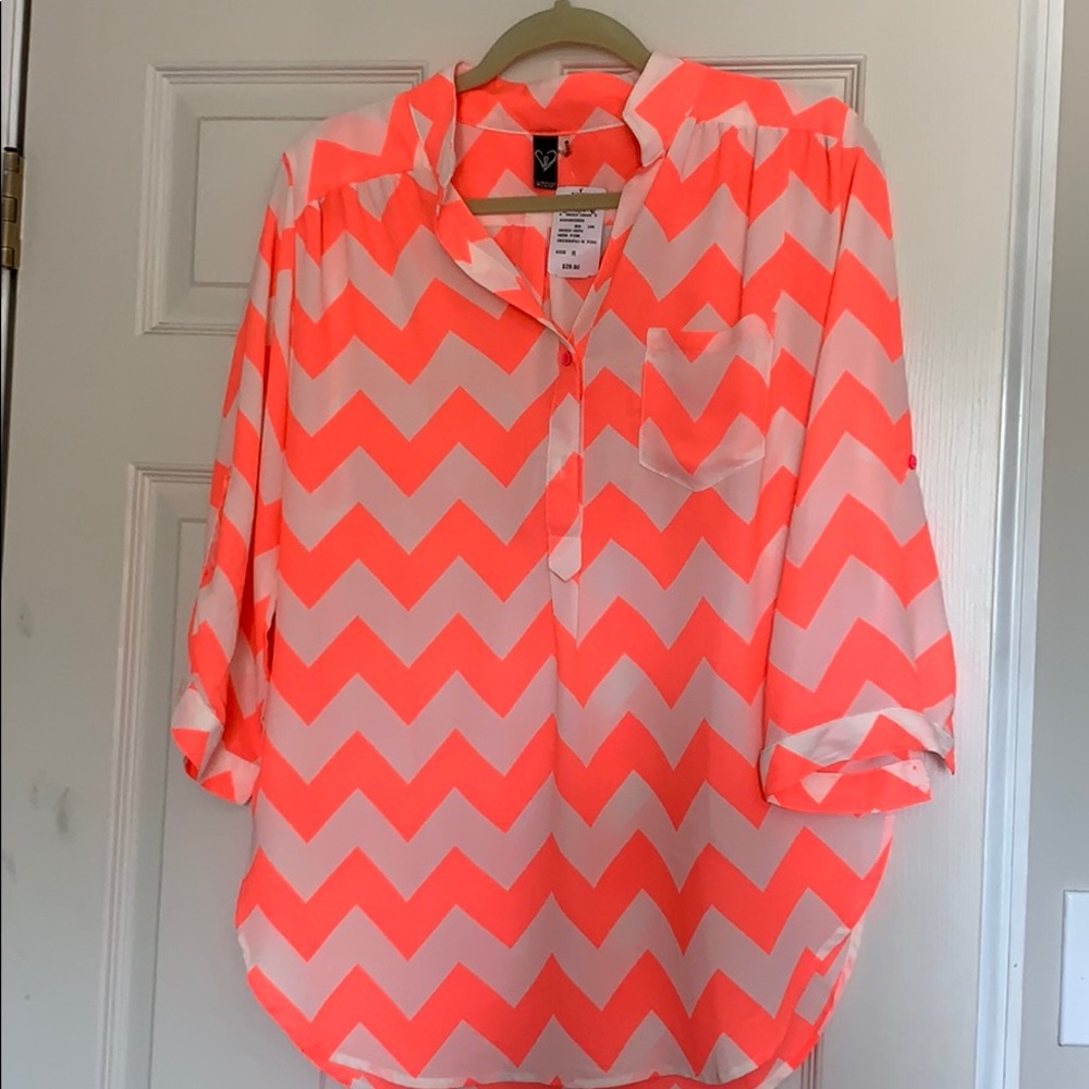 Quarter Sleeve Neon Chevron Top